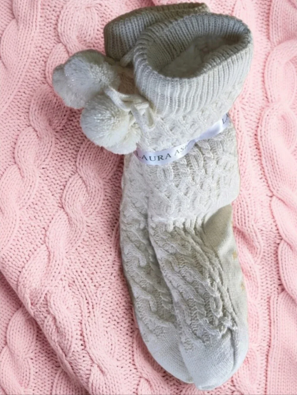 Laura Ashley NWT Cream Gold Cable Knit Fleece Lined Slipper Socks 4-11 Shoe Size